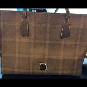 Dooney & Bourke black and gray hand bag